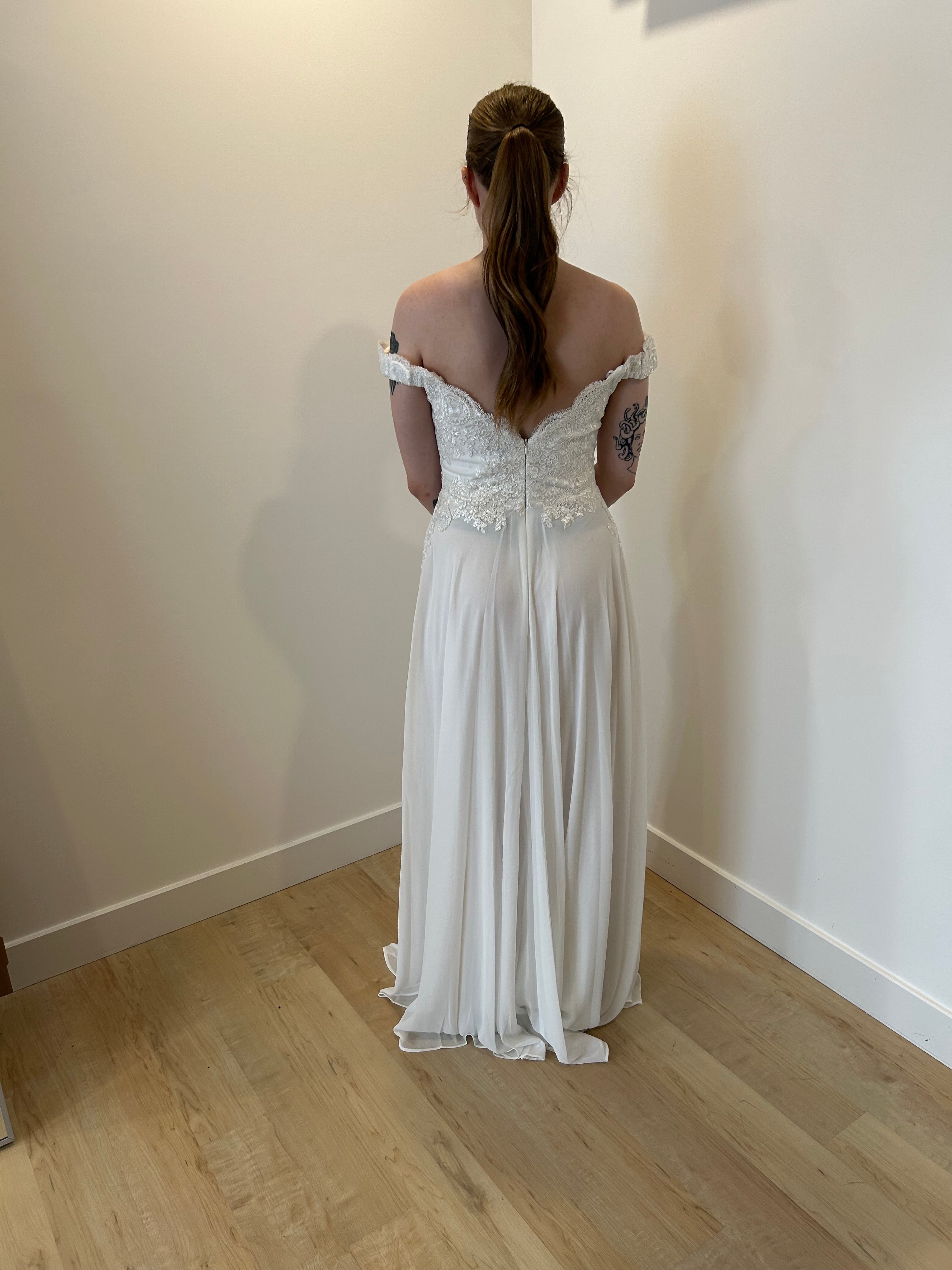 Delia - robe longue en chiffon avec corsage romantique off shoulder