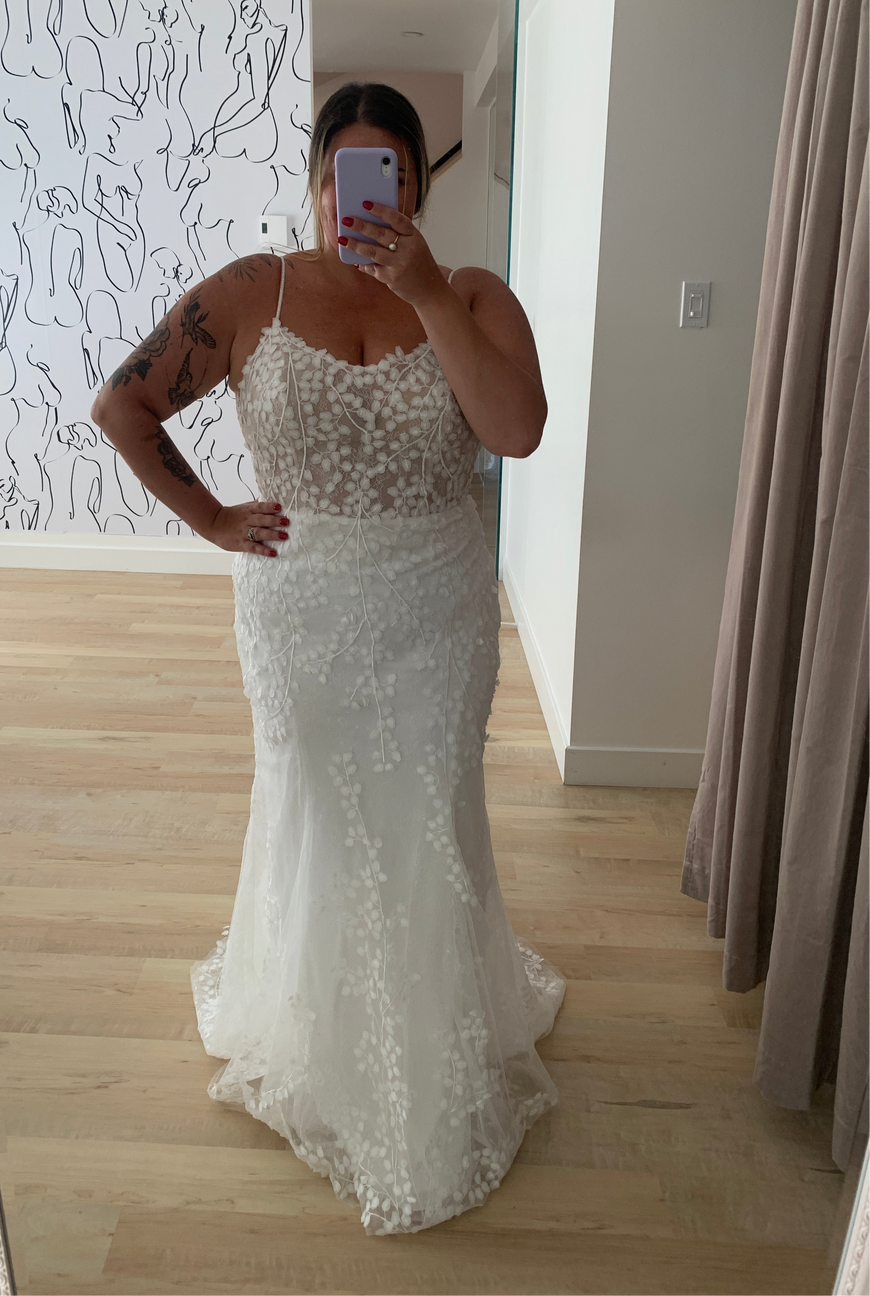 Murphey *taille plus* - robe de mariée de coupe ajustée en dentelle sans perle à bretelles fines et dos ouvert