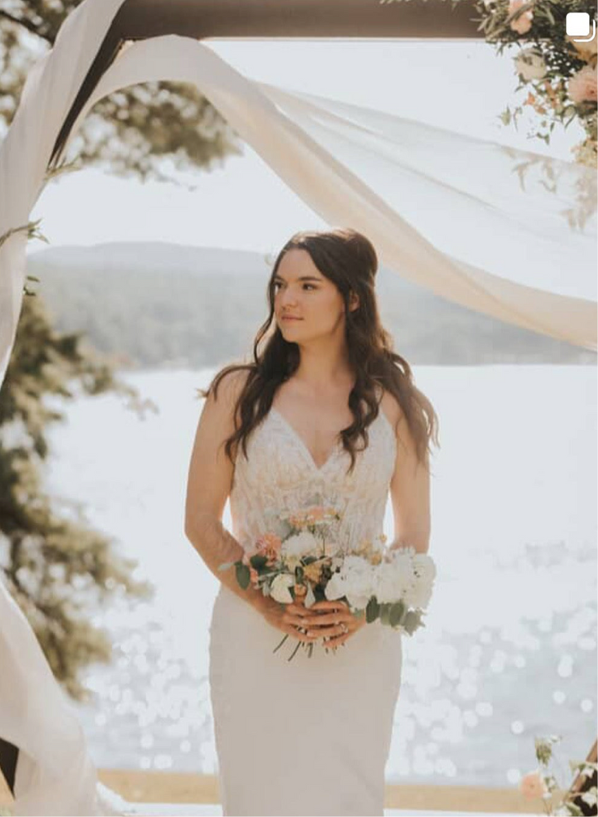 Ivy - robe de mariée haut de gamme de coupe ajustée sans manches avec bas en crêpe