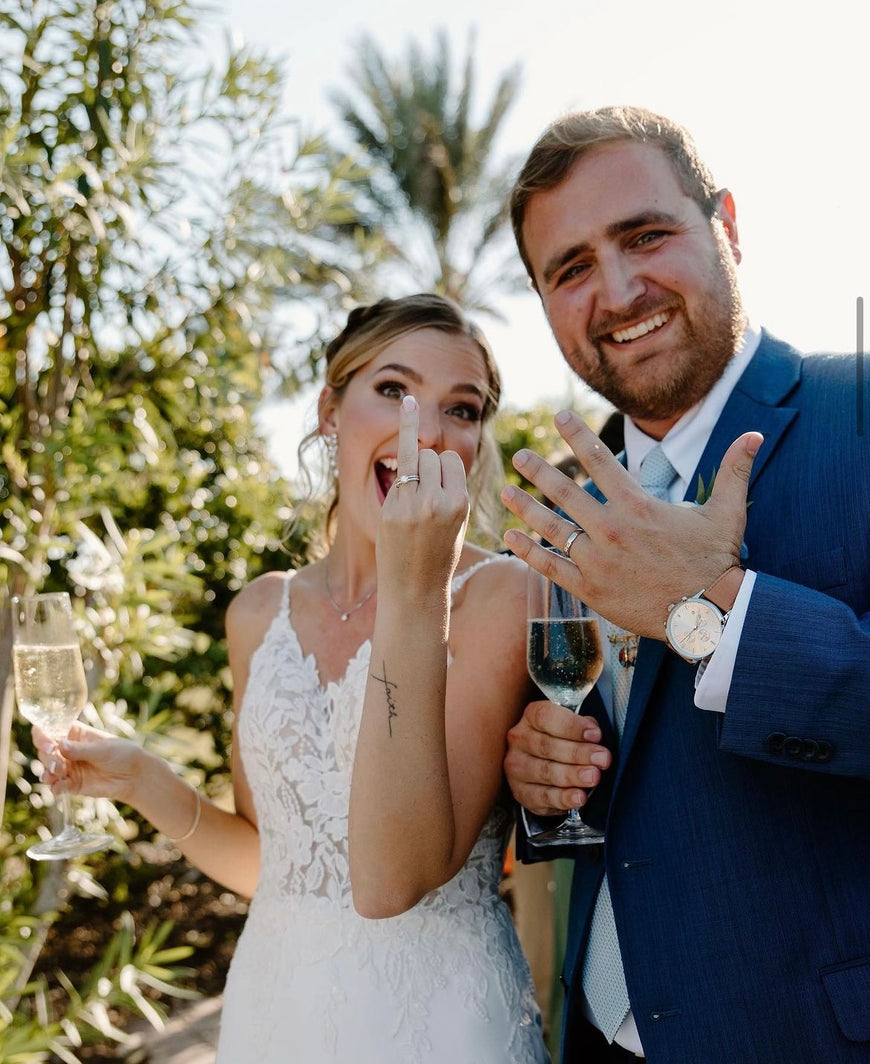 Zane - robe de mariée coupe ajustée en crêpe avec fente à la jambe à bretelles fines et dos ouvert