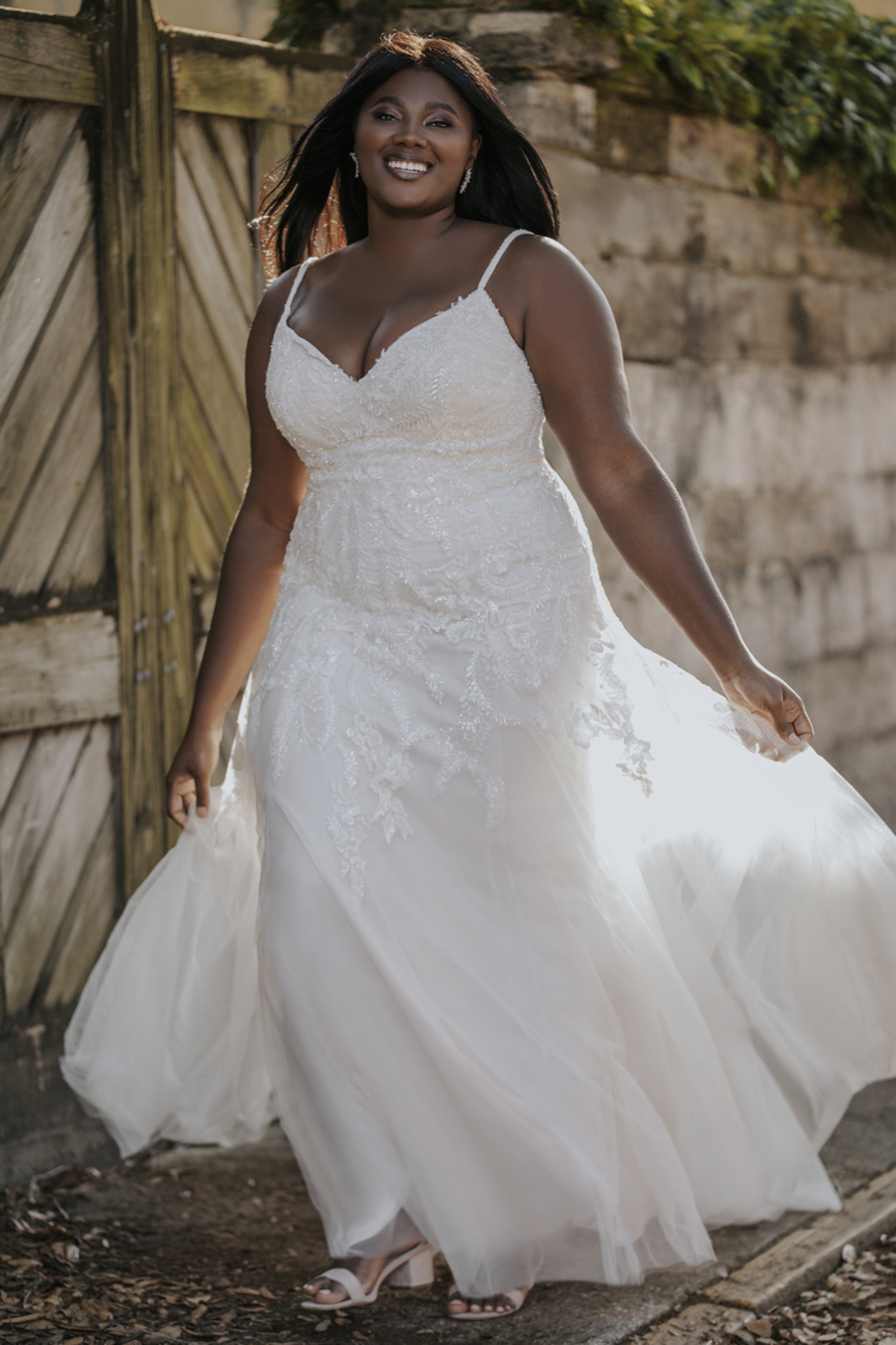 Bowie *plus size* - high-end, body-hugging A-line tulle wedding dress with embroidered lace appliques