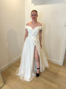 Wheeler - long off-shoulder dress in shiny organza with leg slit