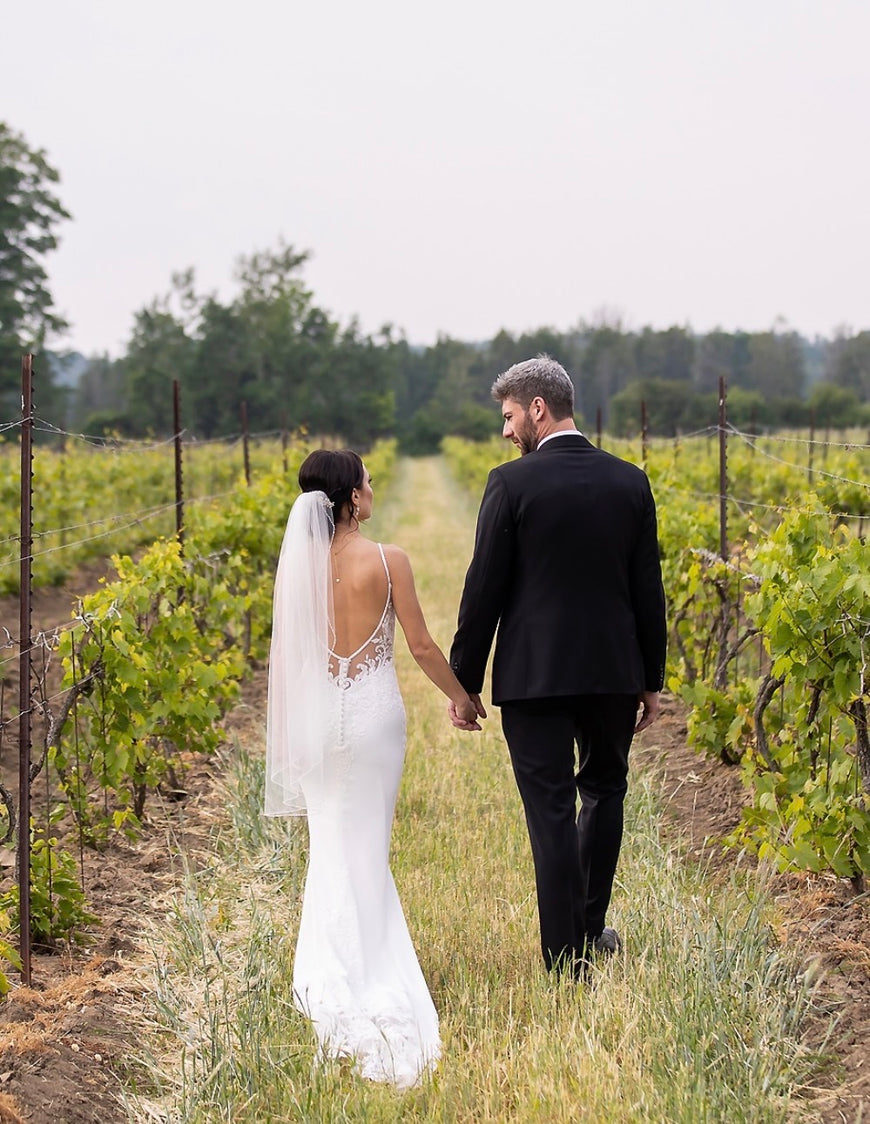 Dario - robe de mariée coupe ajustée en crêpe à bretelles fines et dos totalement ouvert