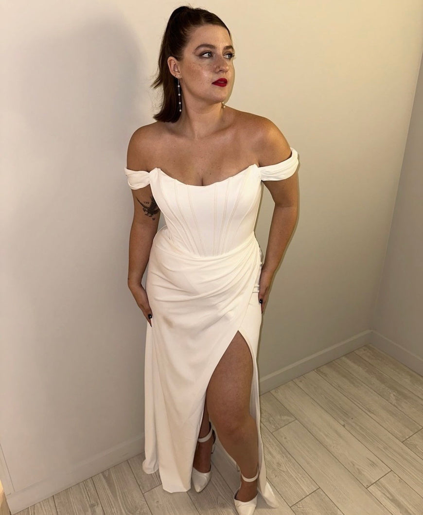 Sensa - Robe de mariée longue de coupe ajustée à bustier à bretelles amovibles avec fente sans bretelles et dos lacé