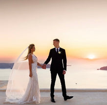 Spine - robe de mariée en dentelle avec fleurs et dos ouvert en V