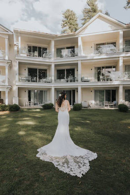 Ivy - robe de mariée haut de gamme de coupe ajustée sans manches avec bas en crêpe
