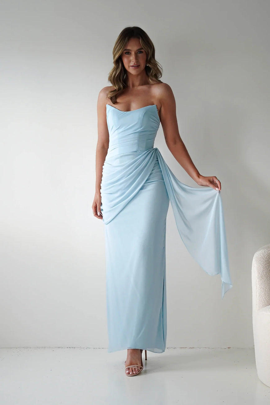 Quinn - robe longue en chiffon sans bretelle avec jeu de plis et dos lacé