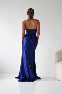 Gina - robe longue en jersey satiné sans bretelle avec jeu de plis et dos lacé