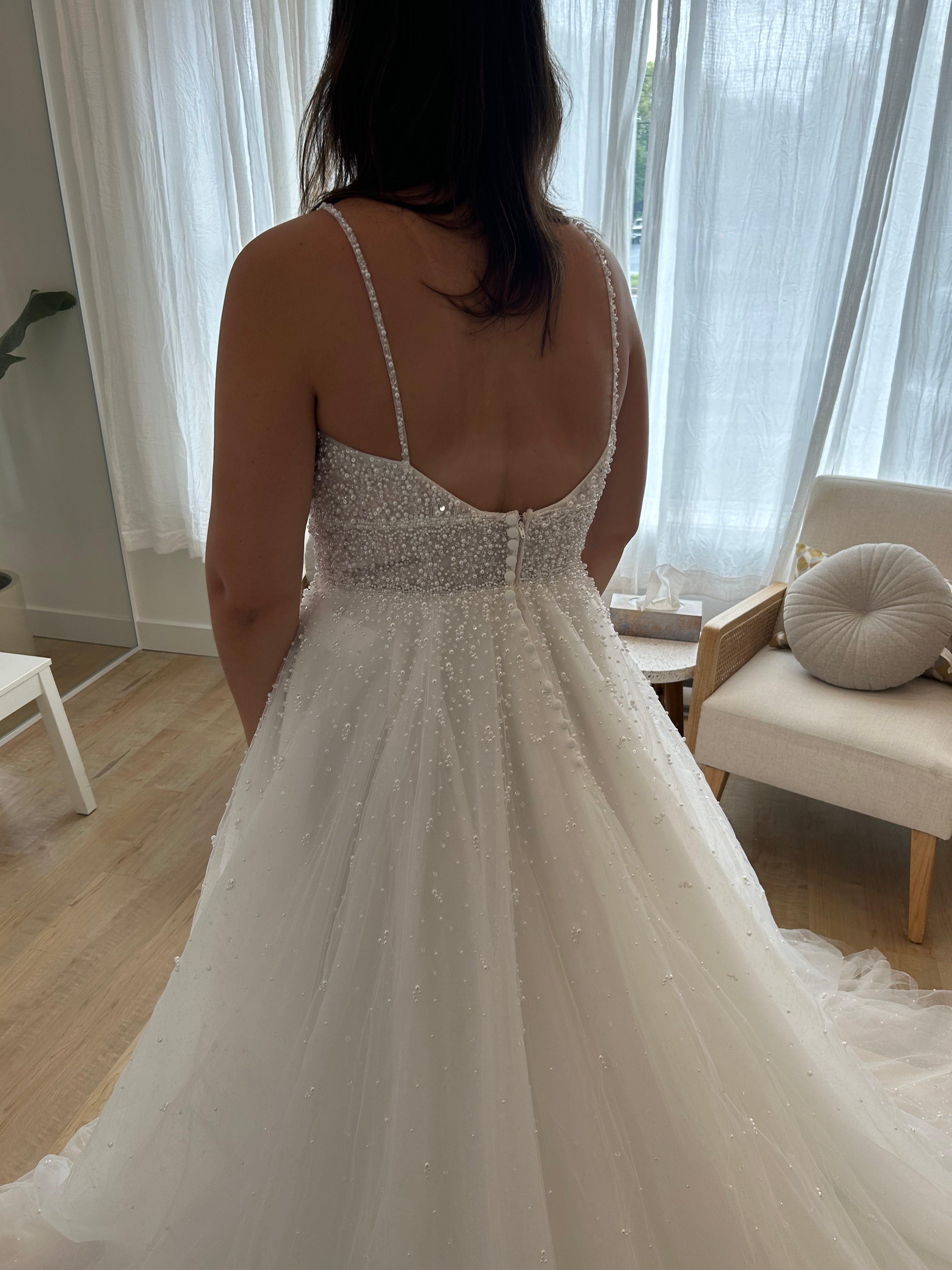 Maskara – high-end wedding dress in pearls and tulle