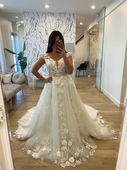 Juno - unique and festive wedding dress with premium embroidered lace and short puff sleeves