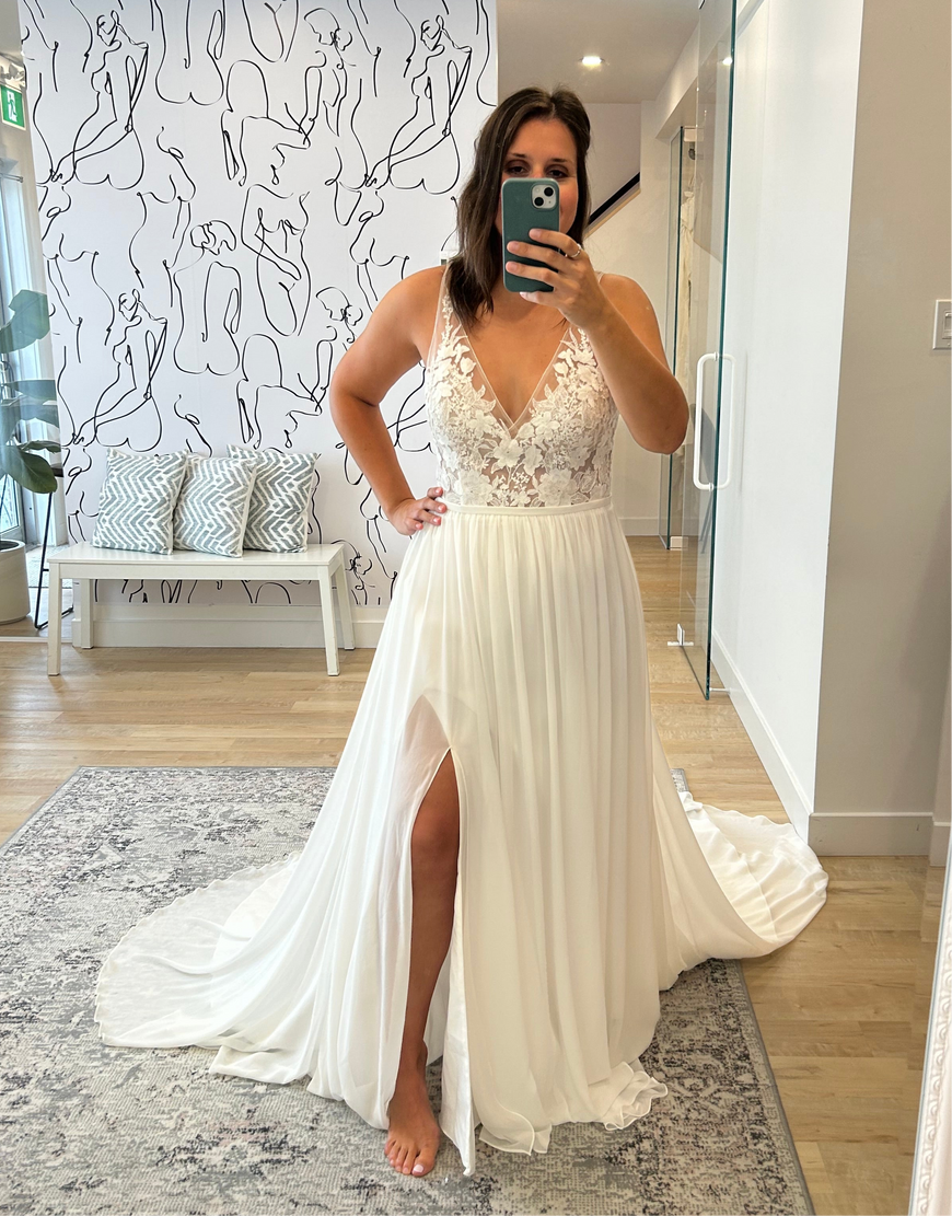 Harvey *échantillon taille 16* - robe boho romantique en dentelle et jupe de chiffon avec fente