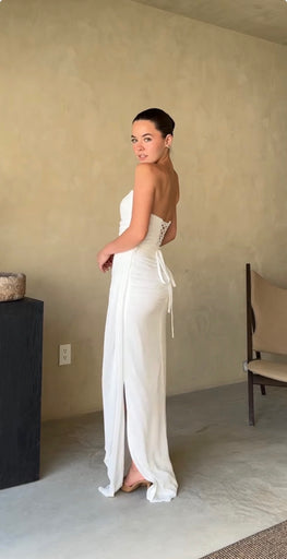 Nancy - robe de mariée minimaliste en chiffon sans bretelle avec jeu de plis et dos lacé