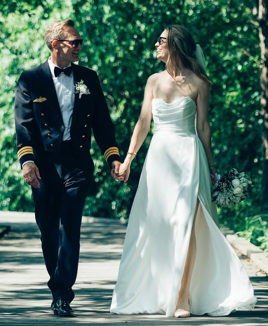 Iris - robe de mariée classique à bustier en coeur et fente à la jambe avec dos papillon