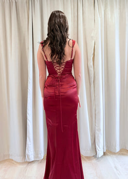 Birdie - robe longue en satin extensible à encolure carré arrondie avec jeu de plis et dos lacé