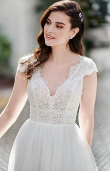 Lovana *échantillon taille 16* - robe de mariée avec manches courtes et dos ouvert en V avec jupe de tulle