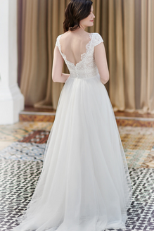 Lovana *échantillon taille 16* - robe de mariée avec manches courtes et dos ouvert en V avec jupe de tulle