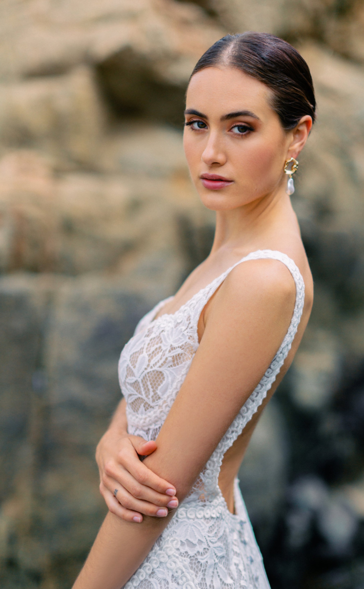 Hayden - robe de mariée boho à dentelle sans perle et dos nu