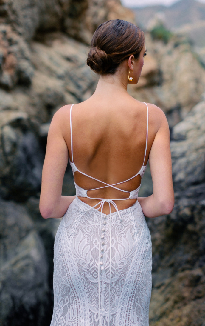 Lennox - robe de mariée boho à dentelle sans perle et dos nu à fin lacet