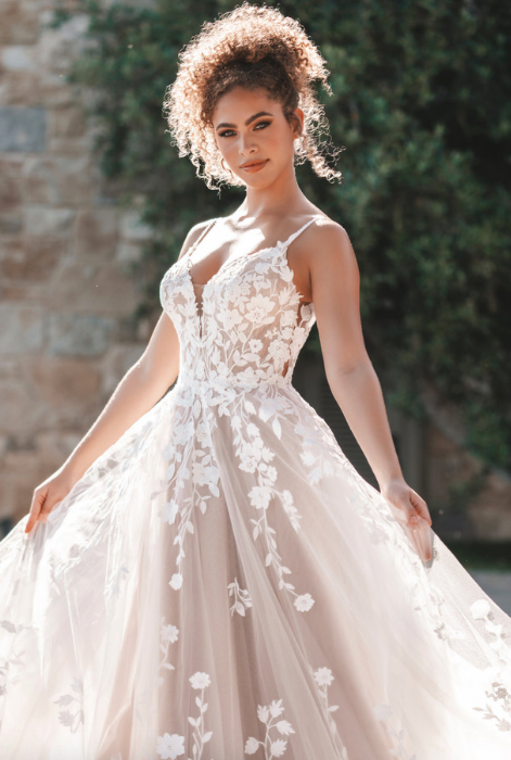 Lara - robe de mariée haut de gamme à broderie florale avec dos nu en U