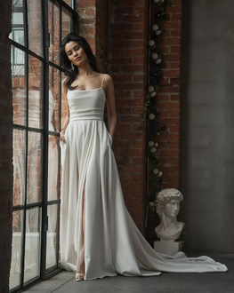 Lanson - robe de mariée moderne et intemporelle à encolure droite et jambe fendue