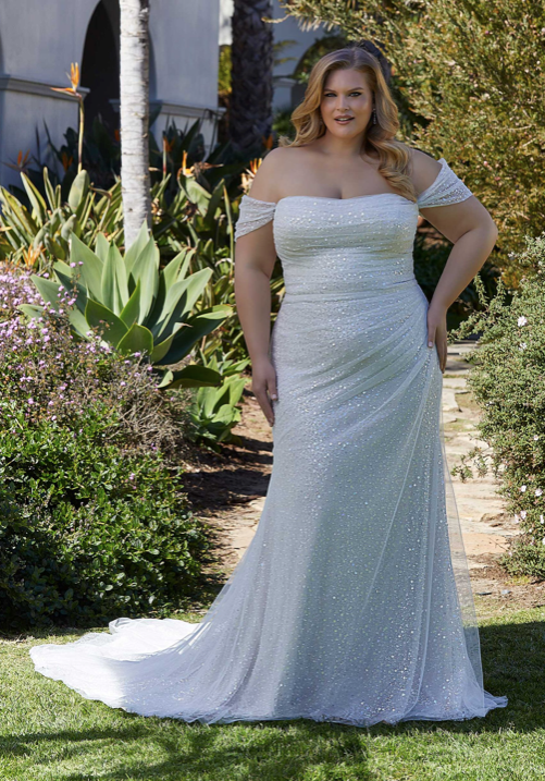 Kendric *taille plus* - robe de mariée ajustée glam en brillant à épaules dénudées