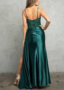 Soren - robe longue avec jupe en satin extensible et haut brodé dentelle avec brillants