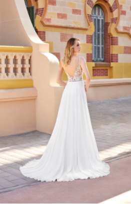 Dash *plus size* - wedding dress with off shoulder sleeves and illusion back