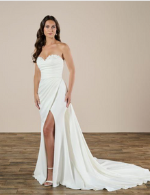 *EXCLUSIVITÉ* Georgia - robe de mariée ajustée en crêpe extensible avec encolure bustier à détails de dentelle délicate