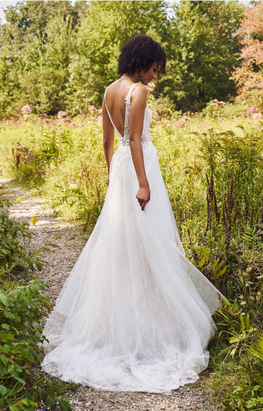 Evelyn - robe de mariée romantique de coupe A en tulle et dentelle avec bretelles larges et dos ouvert