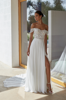 Irene - robe boho romantique en dentelle à encolure off shoulders et jupe de chiffon