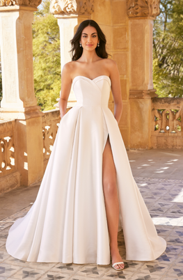 Ophelina *taille plus* - robe de mariée moderne et classique à bustier en coeur et fente à la jambe