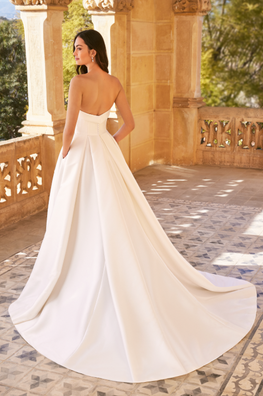 Ophelina *taille plus* - robe de mariée moderne et classique à bustier en coeur et fente à la jambe