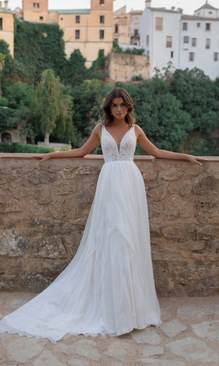 *EXCLUSIVITÉ* Valeria *taille plus* - robe de mariée avec jupe de chiffon et haut brodé de dentelle de coton sans perle