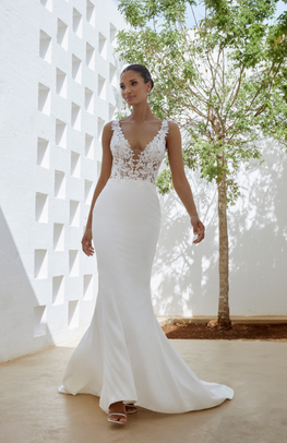 Colt - slim fit dress with luxurious beaded lace and open back with crepe bottom