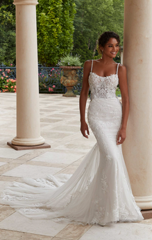 Natalia - robe de mariée de coupe ajustée en dentelle luxueuse avec encolure scoop et dos ouvert