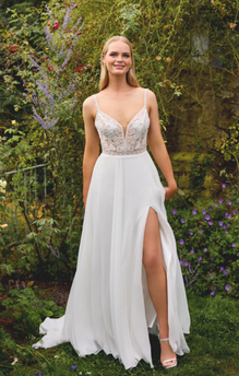 Elijah *EXCLUSIVITÉ* - robe de mariée sans manches avec haut en V en dentelle et jupe de chiffon