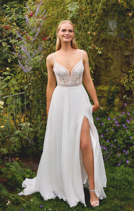 Elijah *EXCLUSIVITÉ* - robe de mariée sans manches avec haut en V en dentelle et jupe de chiffon
