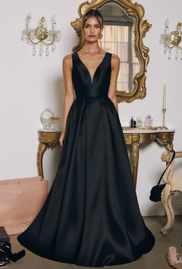 Annaelle - robe longue en tissus satiné mât à encolure en V et bande de taille large