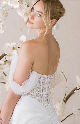 Nadine - robe de mariée coupe ajustée en crêpe avec haut de style corset en dentelle sans perle