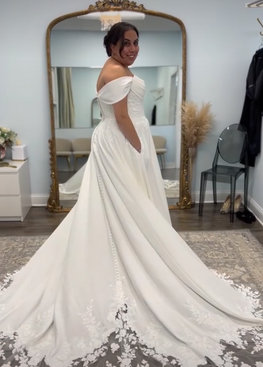 Milie - robe de mariée moderne et classique à bustier de style corset avec bretelles tombantes amovibles et accents de dentelle