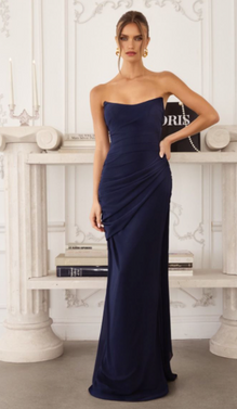 Quinn - robe longue en chiffon sans bretelle avec jeu de plis et dos lacé