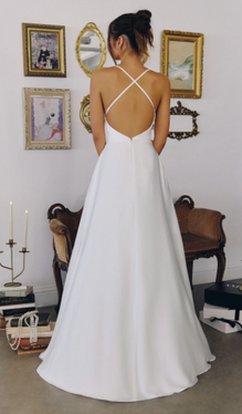 Maisie - robe de mariée simple en satin avec dos dégagé et bretelles fines croisées