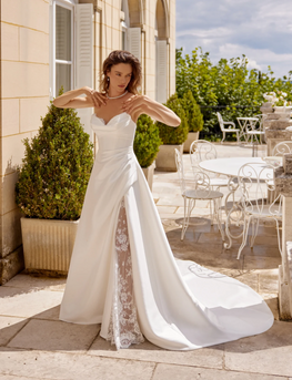 Helen - robe de mariée moderne et classique à bustier avec dentelle et jambe fendue avec dentelle