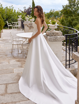 Helen - robe de mariée moderne et classique à bustier avec dentelle et jambe fendue avec dentelle
