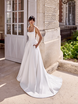 Annie - robe de mariée classique en satin à encolure droite avec appliqués de dentelle perlée