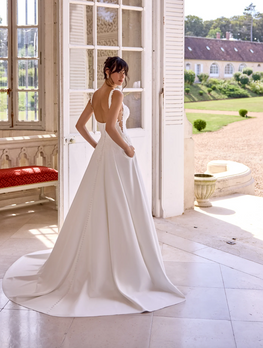 Annie - robe de mariée classique en satin à encolure droite avec appliqués de dentelle perlée