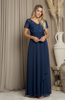 Ramirez - robe de coupe A avec haut en dentelle avec manches courtes et jupe fluide extensible avec cascade