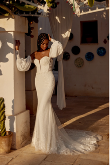 Madelyn - robe de mariée coupe ajustée en crêpe sans bretelles avec dentelle et traîne brodée
