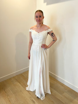 Delia - long chiffon dress with romantic off-shoulder bodice