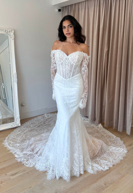 *EXCLUSIVITÉ* Jade - robe de mariée haut de gamme et luxueuse avec haut corset sans bretelle en dentelle non perlé et manches off shoulders en dentelle